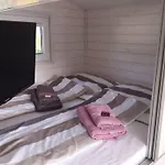 Hausboot Kht 2 Lacet Mit Elektrokamin Im Salon- 1 Schlafraum- Kueche- Duschbad M By Interhome