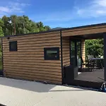 Hausboot Kht 2 Lacet Mit Elektrokamin Im Salon- 1 Schlafraum- Kueche- Duschbad M By Interhome Wilhelmshaven