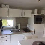 Ferienhaus Hausboot Kht 2 Lacet Mit Elektrokamin Im Salon- 1 Schlafraum- Kueche- Duschbad M By Interhome *
