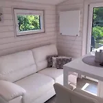 Hausboot Kht 2 Lacet Mit Elektrokamin Im Salon- 1 Schlafraum- Kueche- Duschbad M By Interhome Ferienhaus