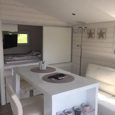 Ferienhaus Hausboot Kht 2 Lacet Mit Elektrokamin Im Salon- 1 Schlafraum- Kueche- Duschbad M By Interhome
