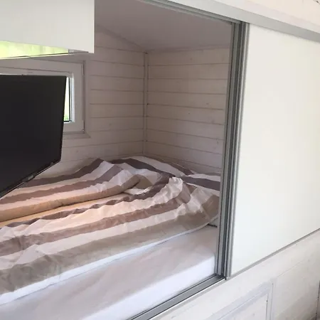 Hausboot Kht 2 Lacet Mit Elektrokamin Im Salon- 1 Schlafraum- Kueche- Duschbad M By Interhome Prázdninový dům *