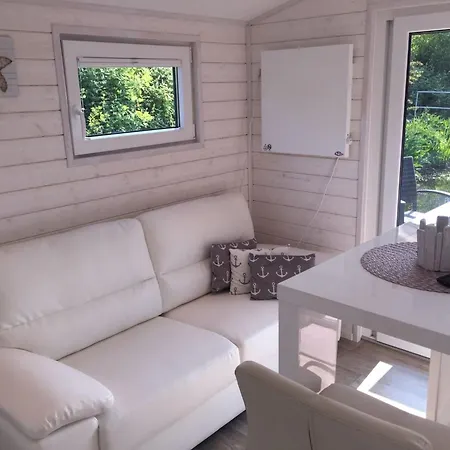 Hausboot Kht 2 Lacet Mit Elektrokamin Im Salon- 1 Schlafraum- Kueche- Duschbad M By Interhome Prázdninový dům
